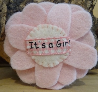 Bloem 'It's a girl' heel licht roze kant en klaar.