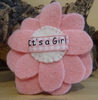 Bloem 'It's a girl' roze kant en klaar.