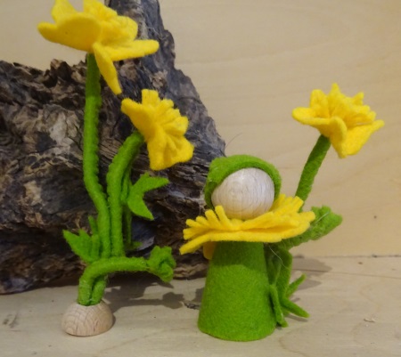 Boterbloempopje met boterbloem. Kant en klaar.