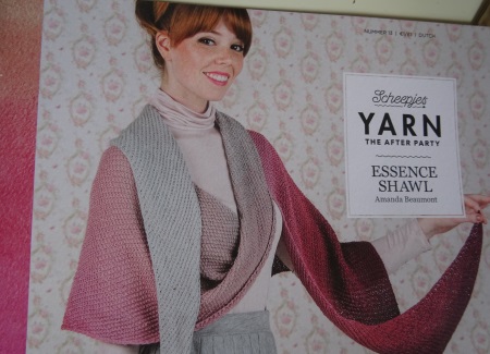 Scheepjes Yarn nr. 13 Essence shawl door Amanda Beaumont.