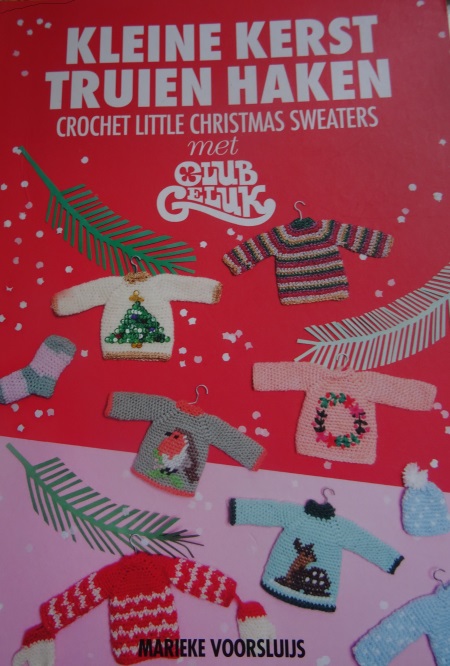 Kleine kerst truien haken door Marieke Voorsluijs.