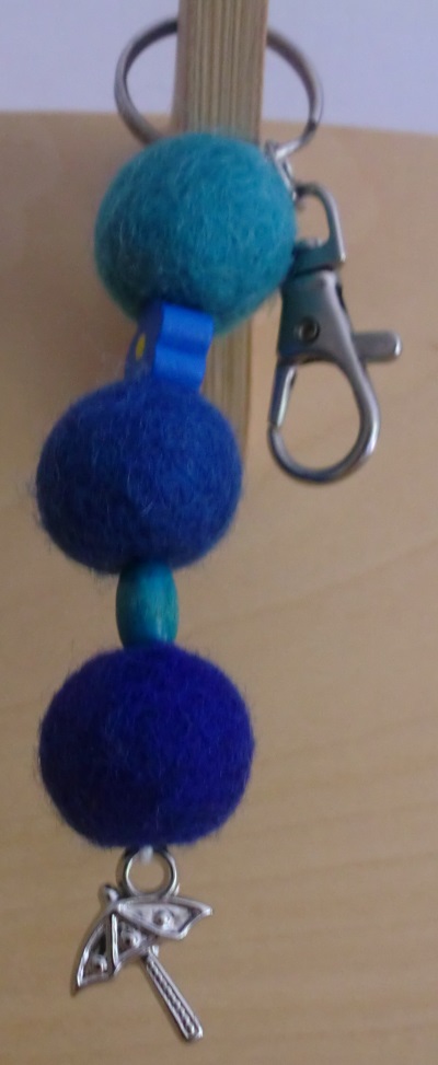 Wolkraal sleutelhanger aqua/blauwtinten met paraplu