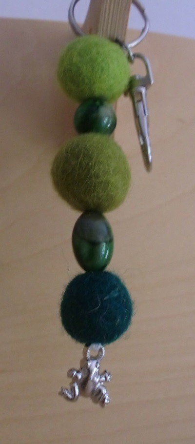 Wolkraal sleutelhanger lichtgroen/mosgroen/groen met kikker.