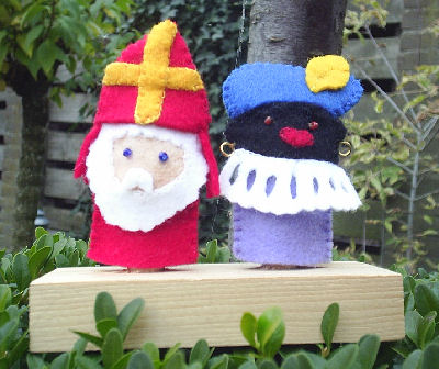 Vingerpopjes Sint en Piet ( exclusief houten standaard!!!) - Klik op de afbeelding om het venster te sluiten